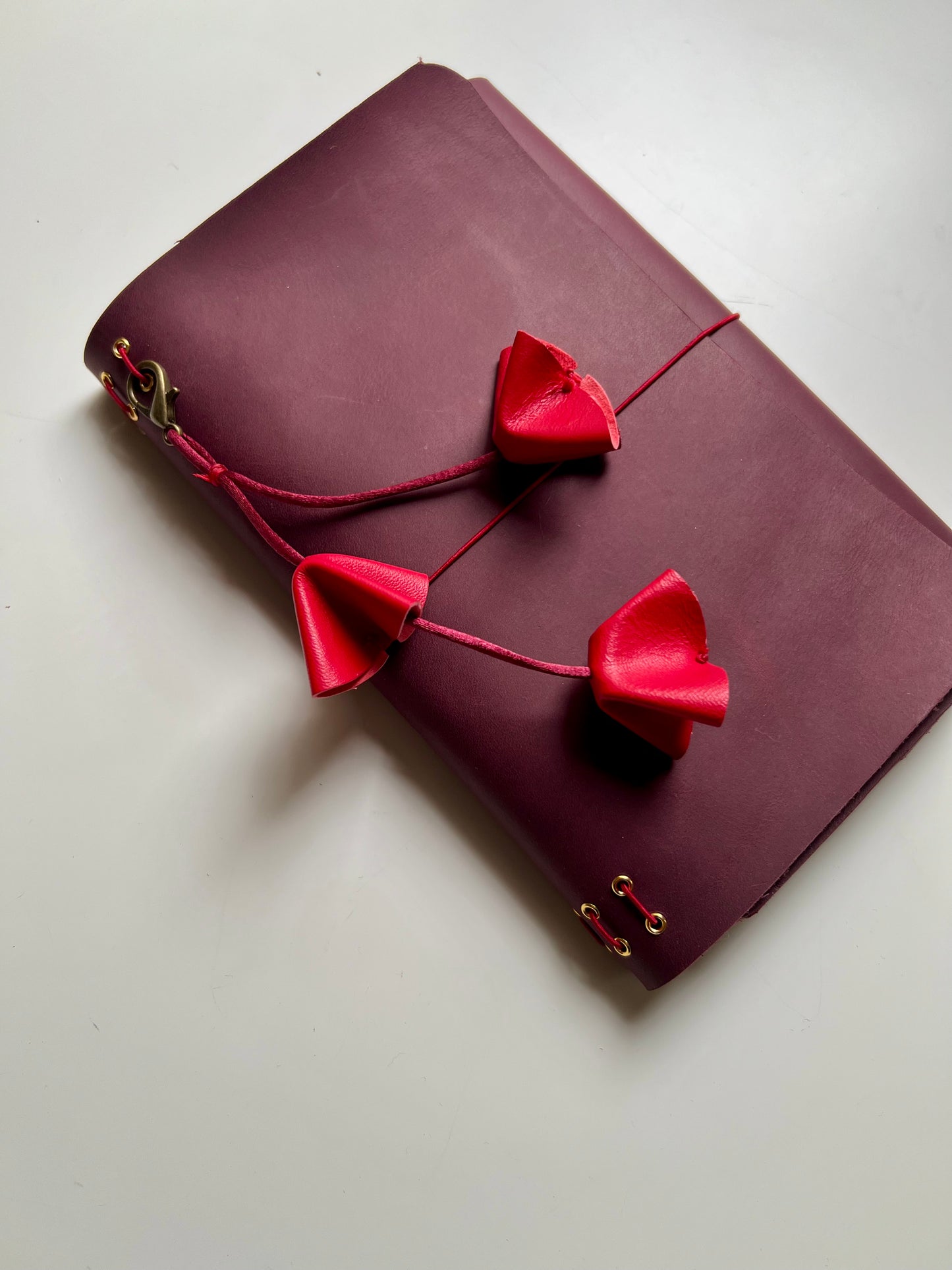 Leather Flower Cascade - Les Amulettes